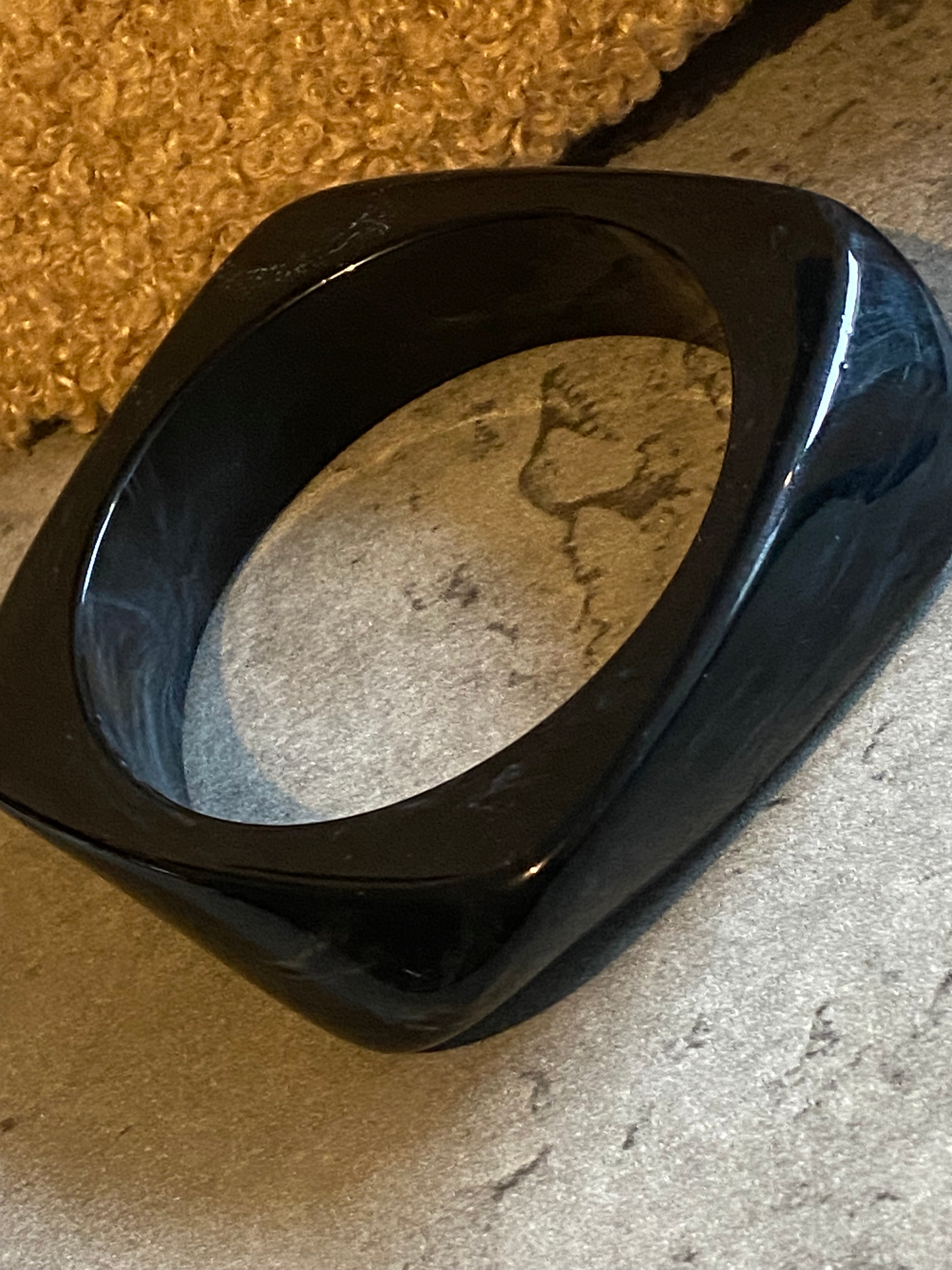 Bracelet octo en résine noire