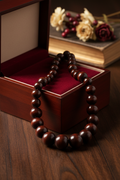 Gros collier long en bois marron