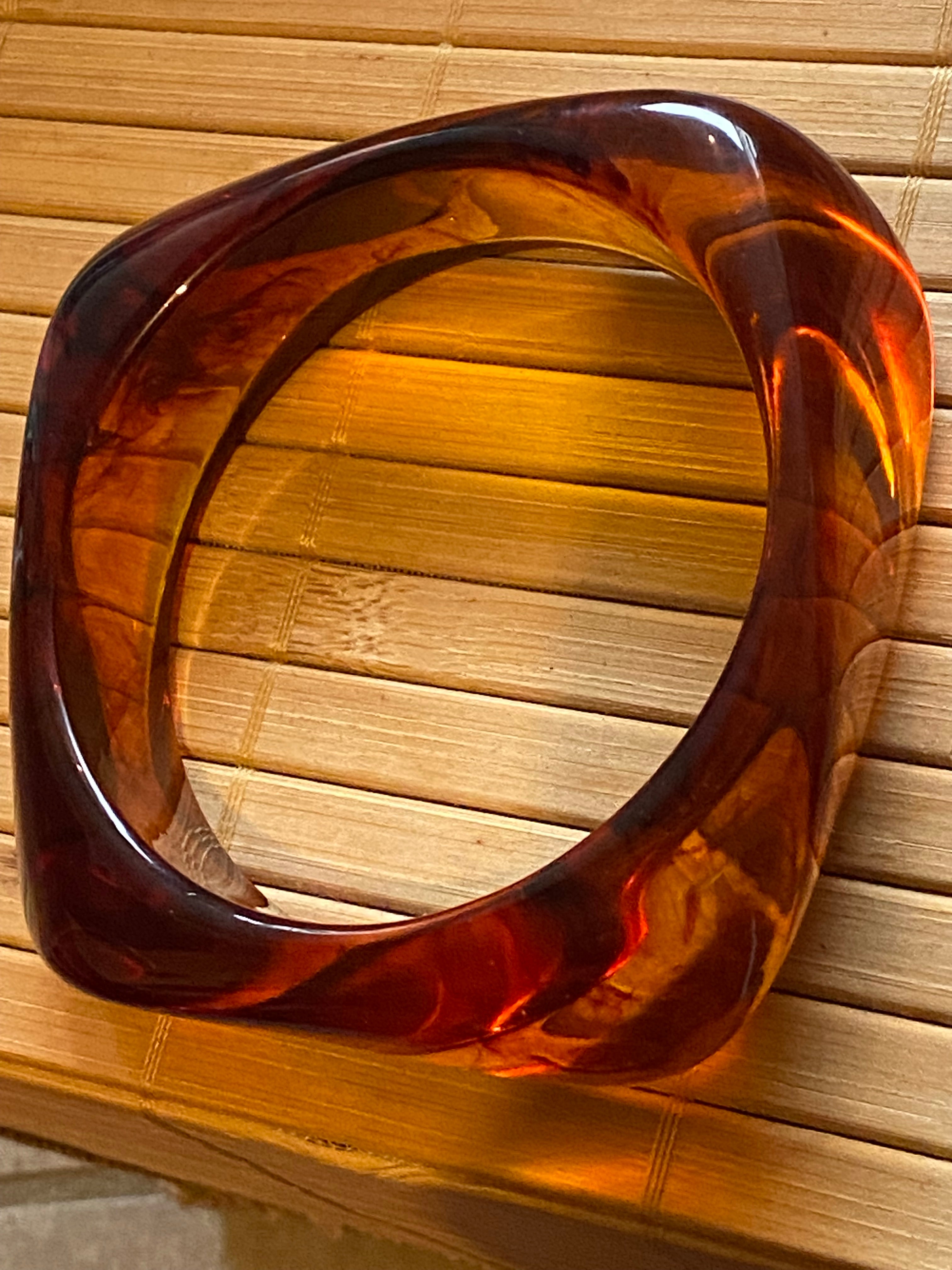 Bracelet en résine marron clair