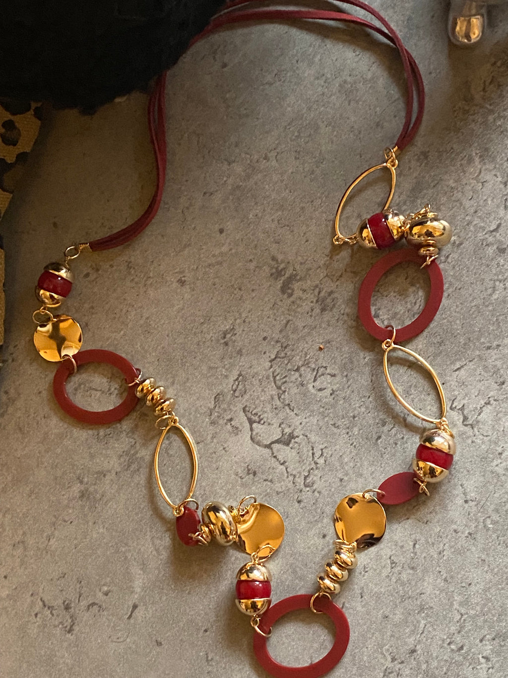 Sautoir rouge et doré