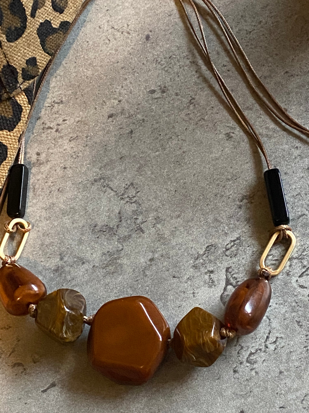 Gros collier en résine