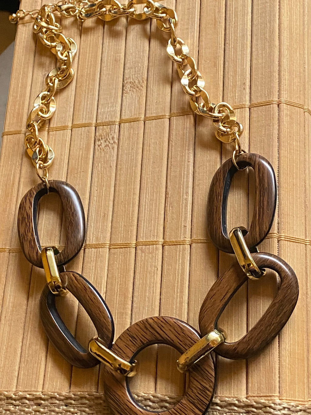 Collier en bois