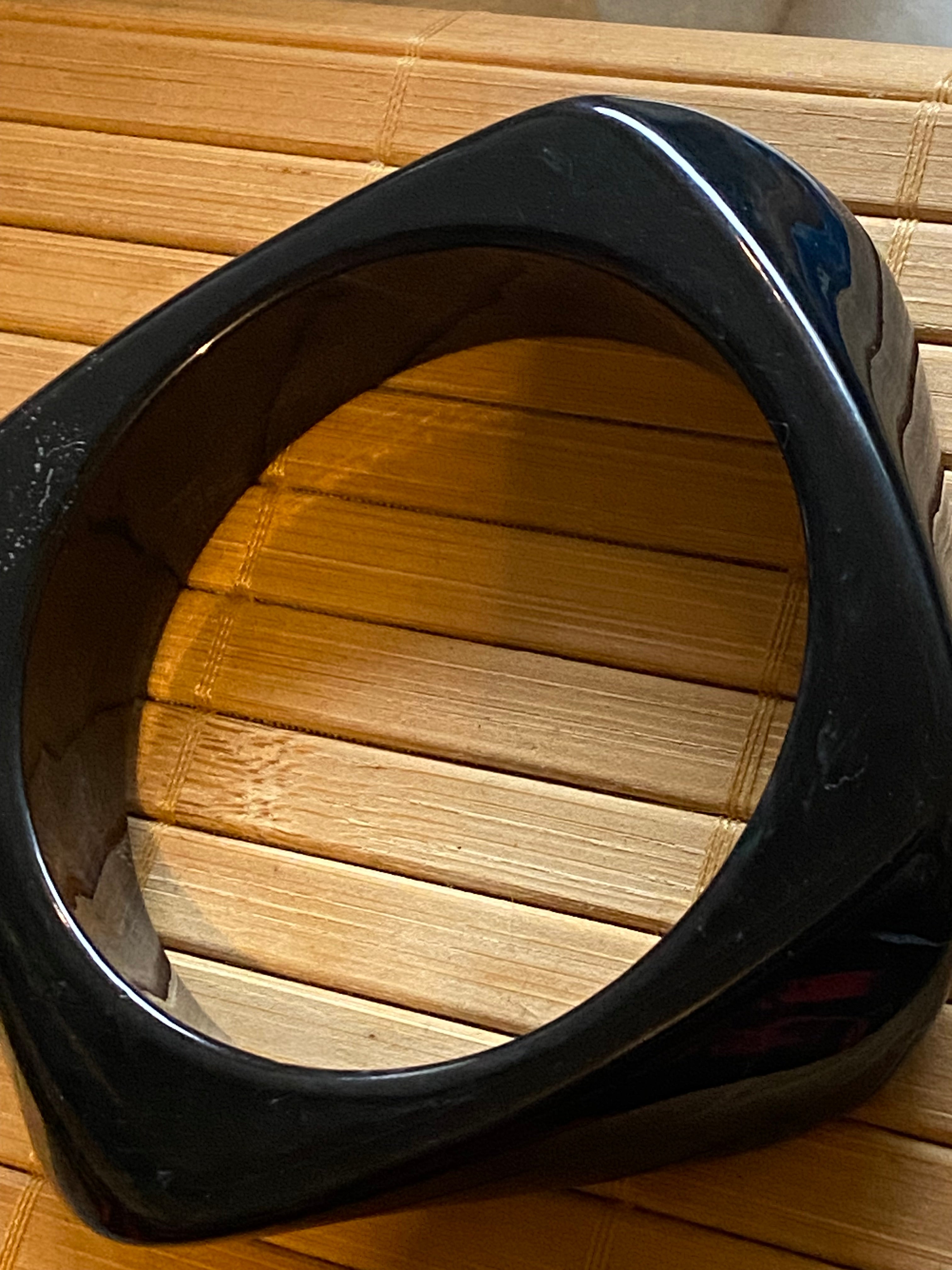 Bracelet octo en résine noire