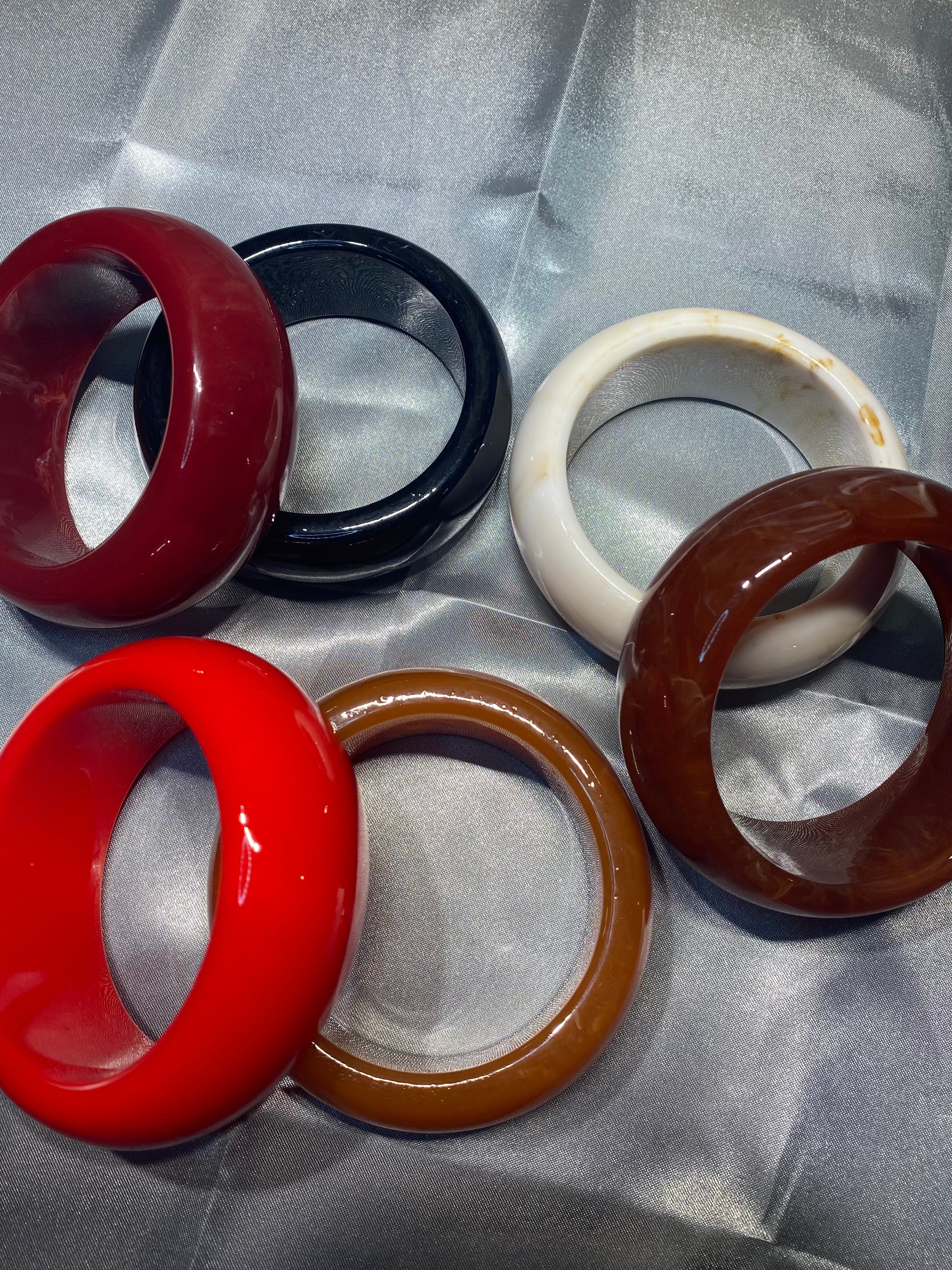 bracelet en résine bordeau