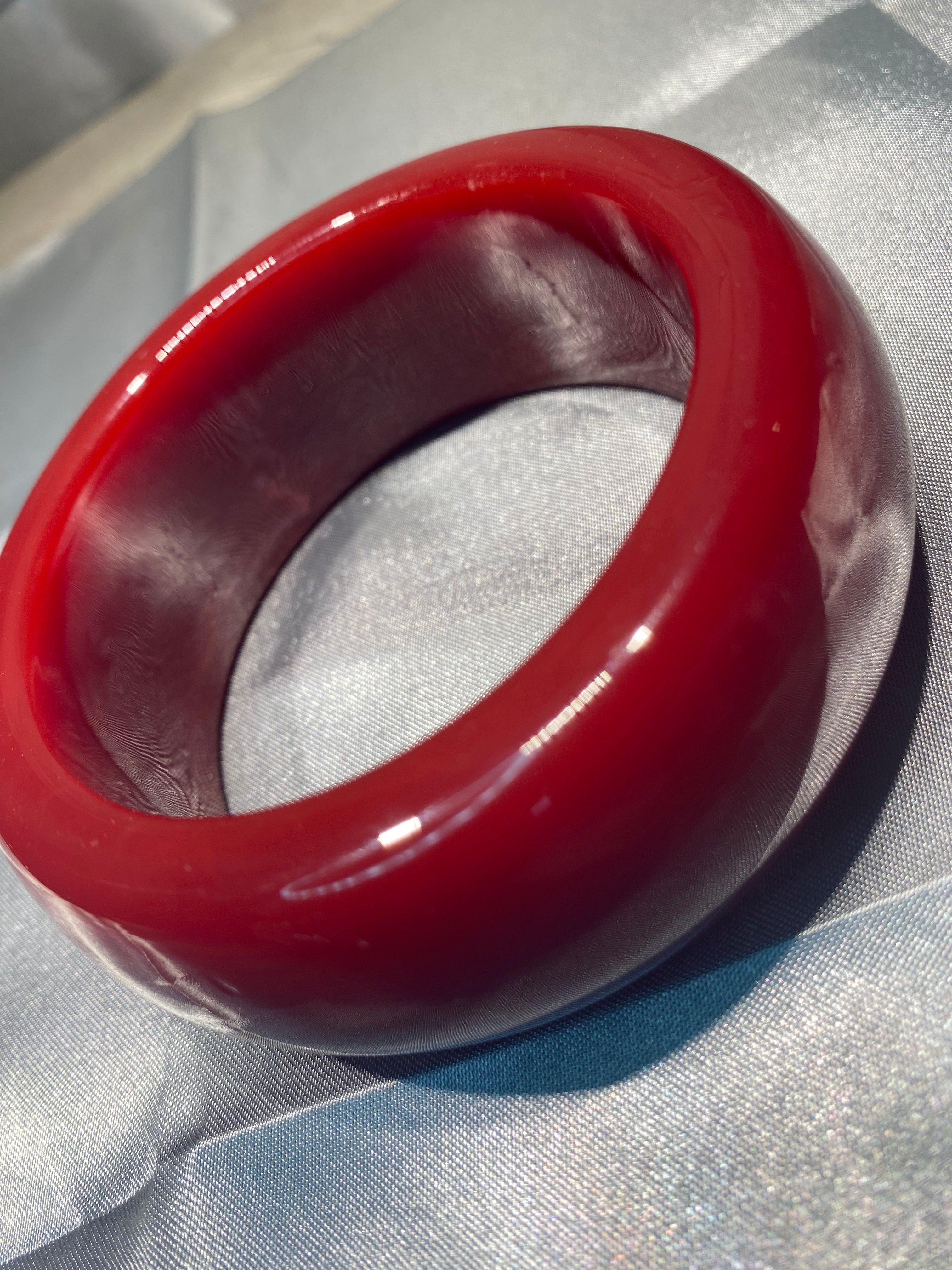 bracelet en résine bordeau