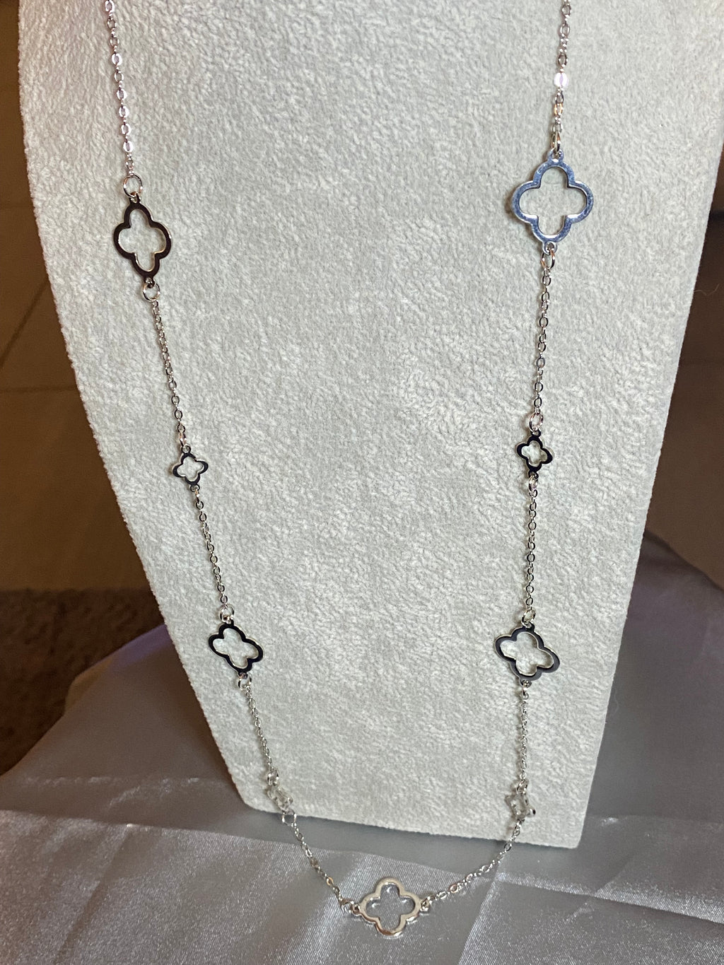 collier long tréfle