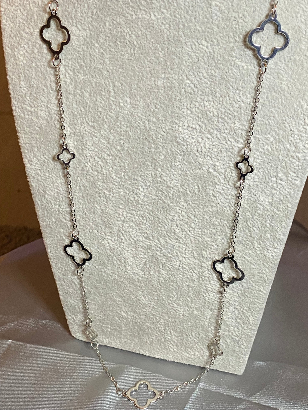 collier long tréfle