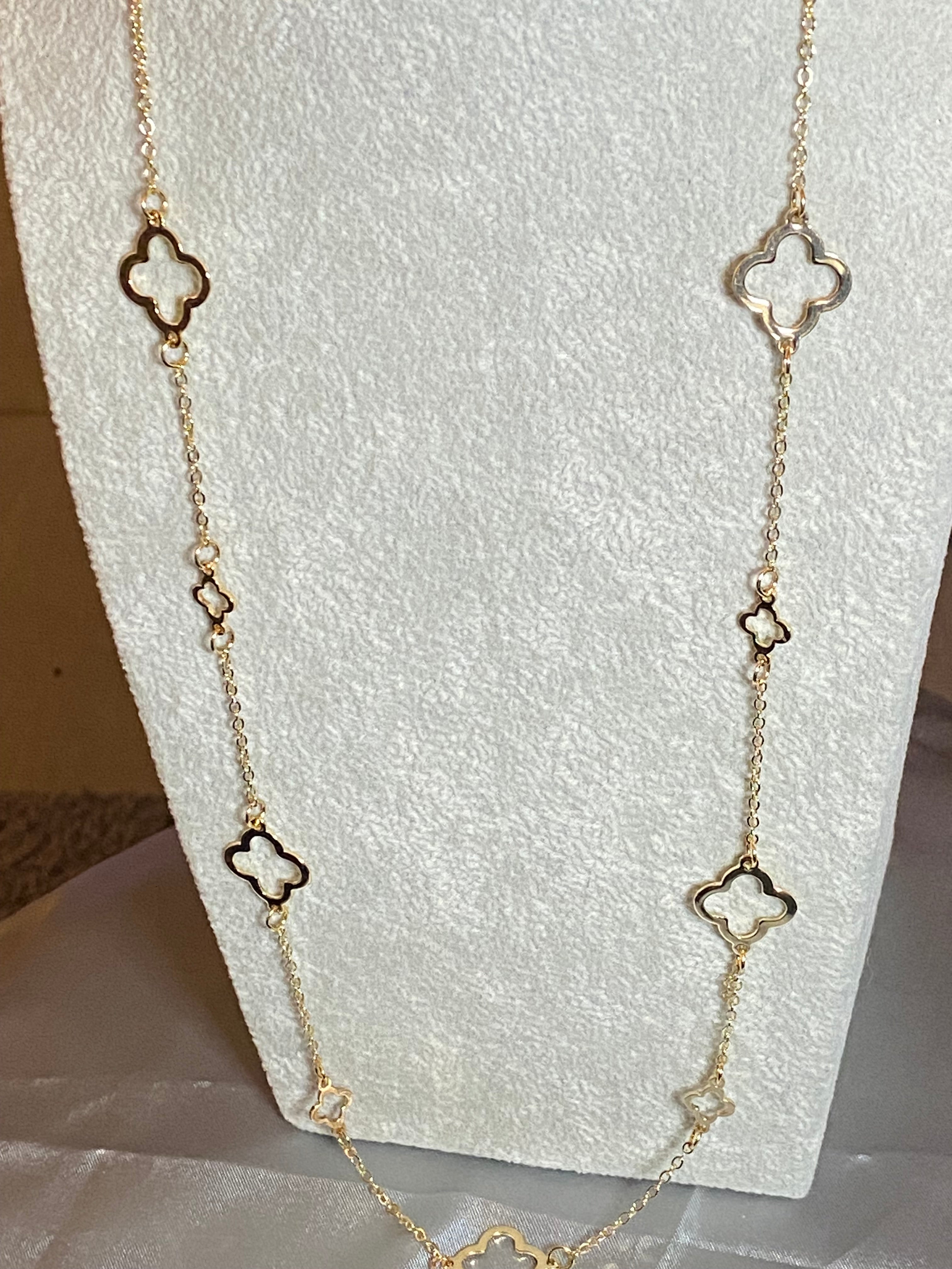 collier long tréfle