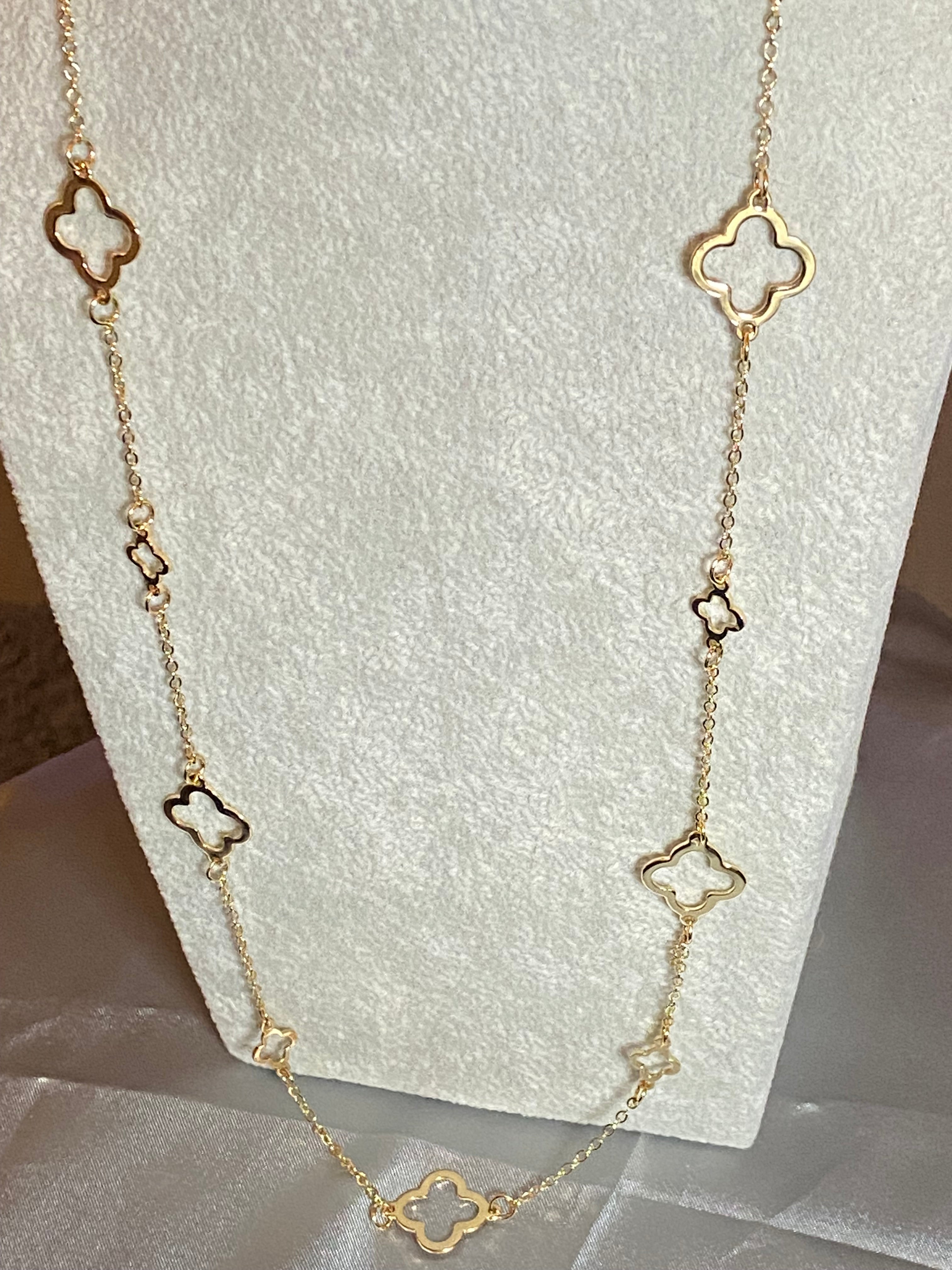 collier long tréfle