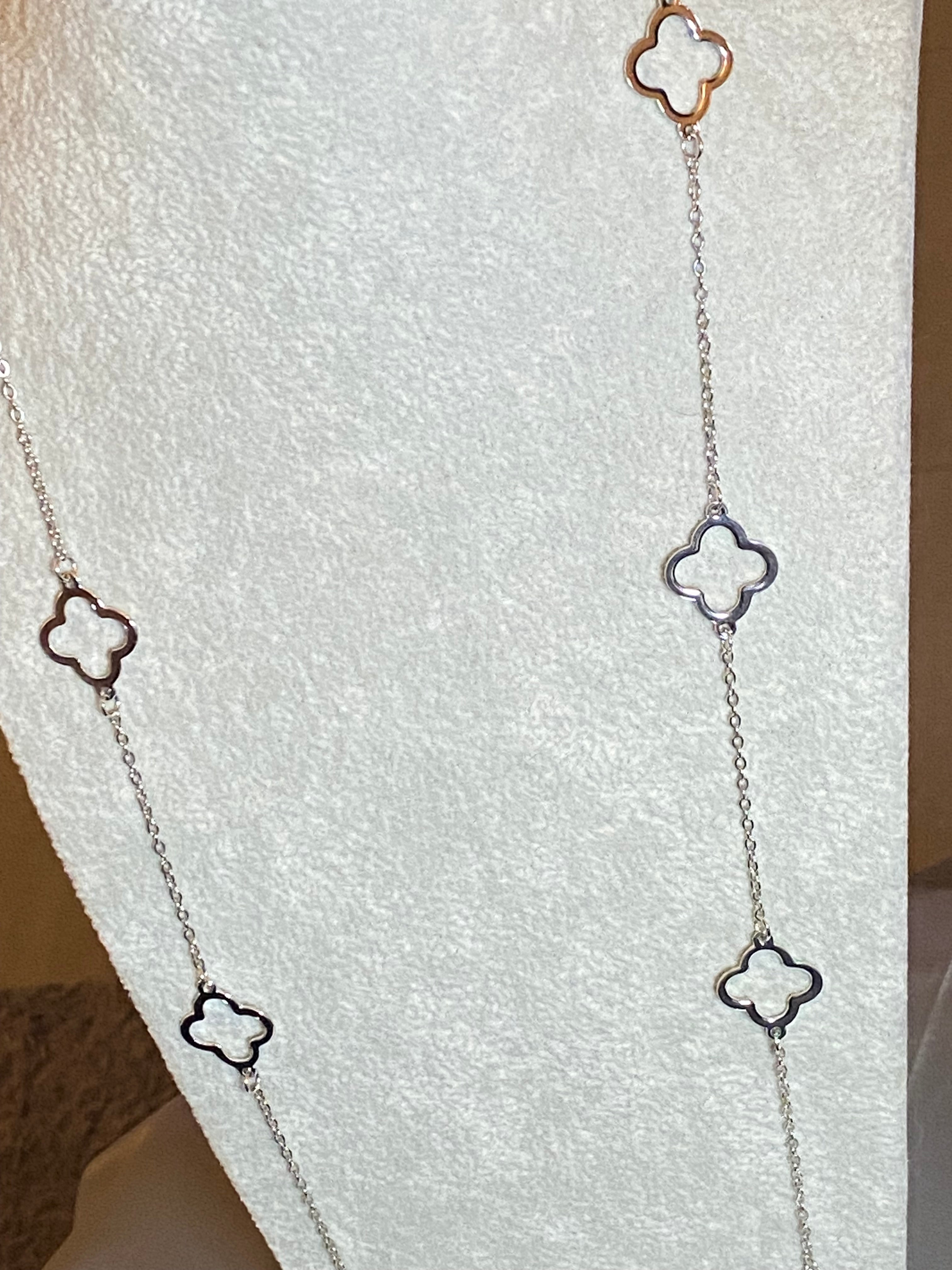 collier long trèfle